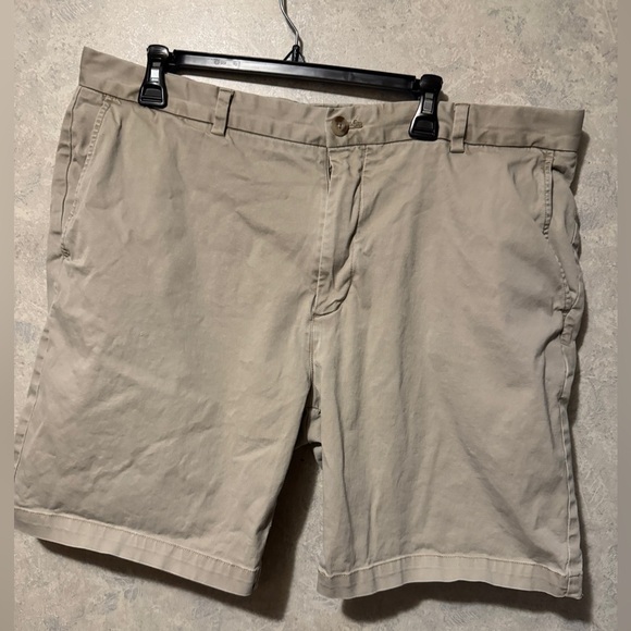 Vineyard Vines Mens Size 40 9" Stretch Breaker Shorts tan 1H0462 Chino Preppy - Picture 1 of 5